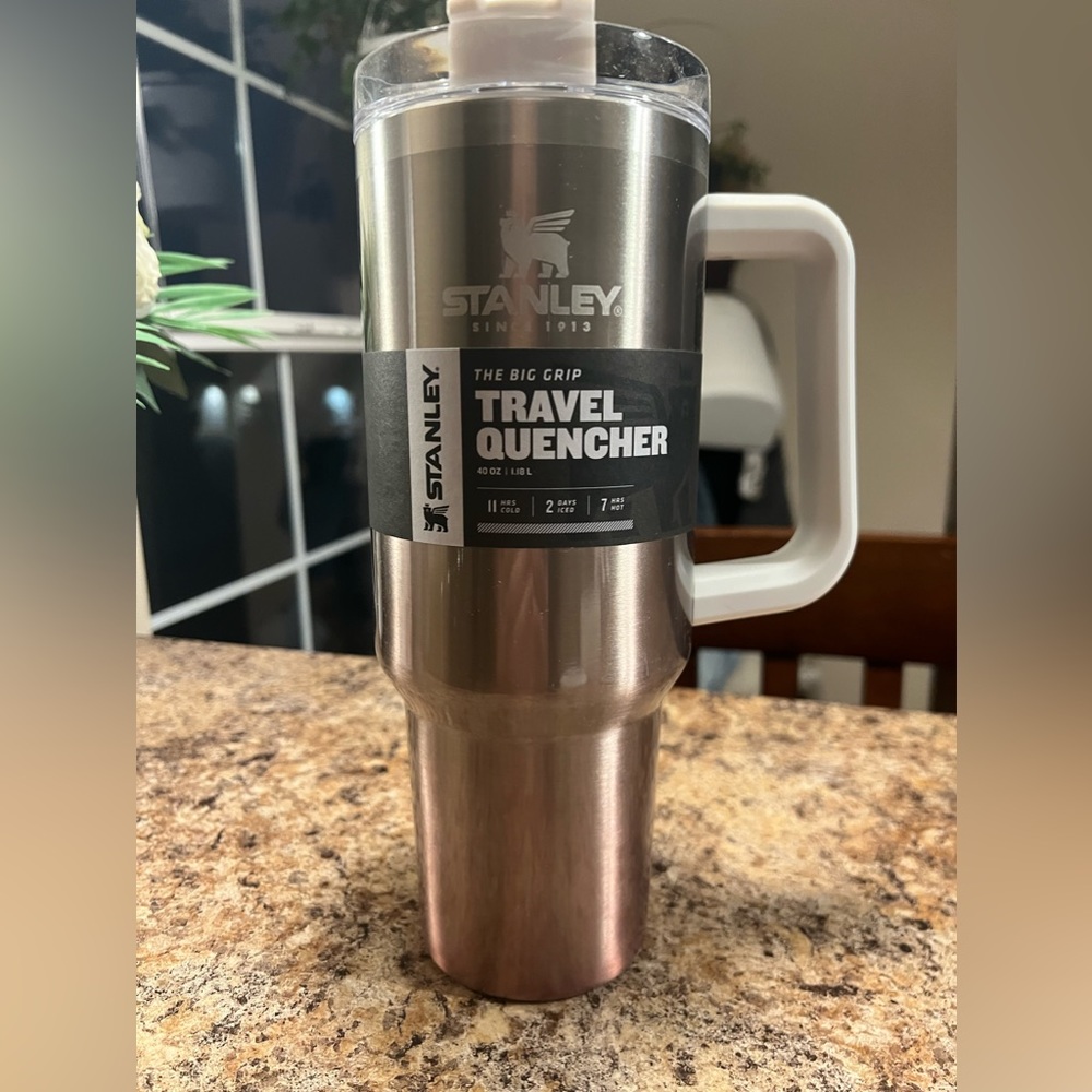 NWT Champagne Ombré Stanley 40 oz